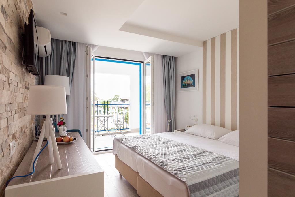 Aleksandar 4* Budva